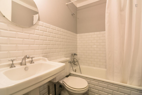 Pleasant 2-bedroom flat in City Center - Gallery - 16