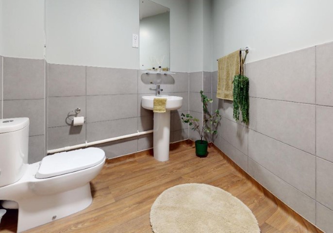  5-Bed Silver Room  -  Knight House  - Gallery -  2