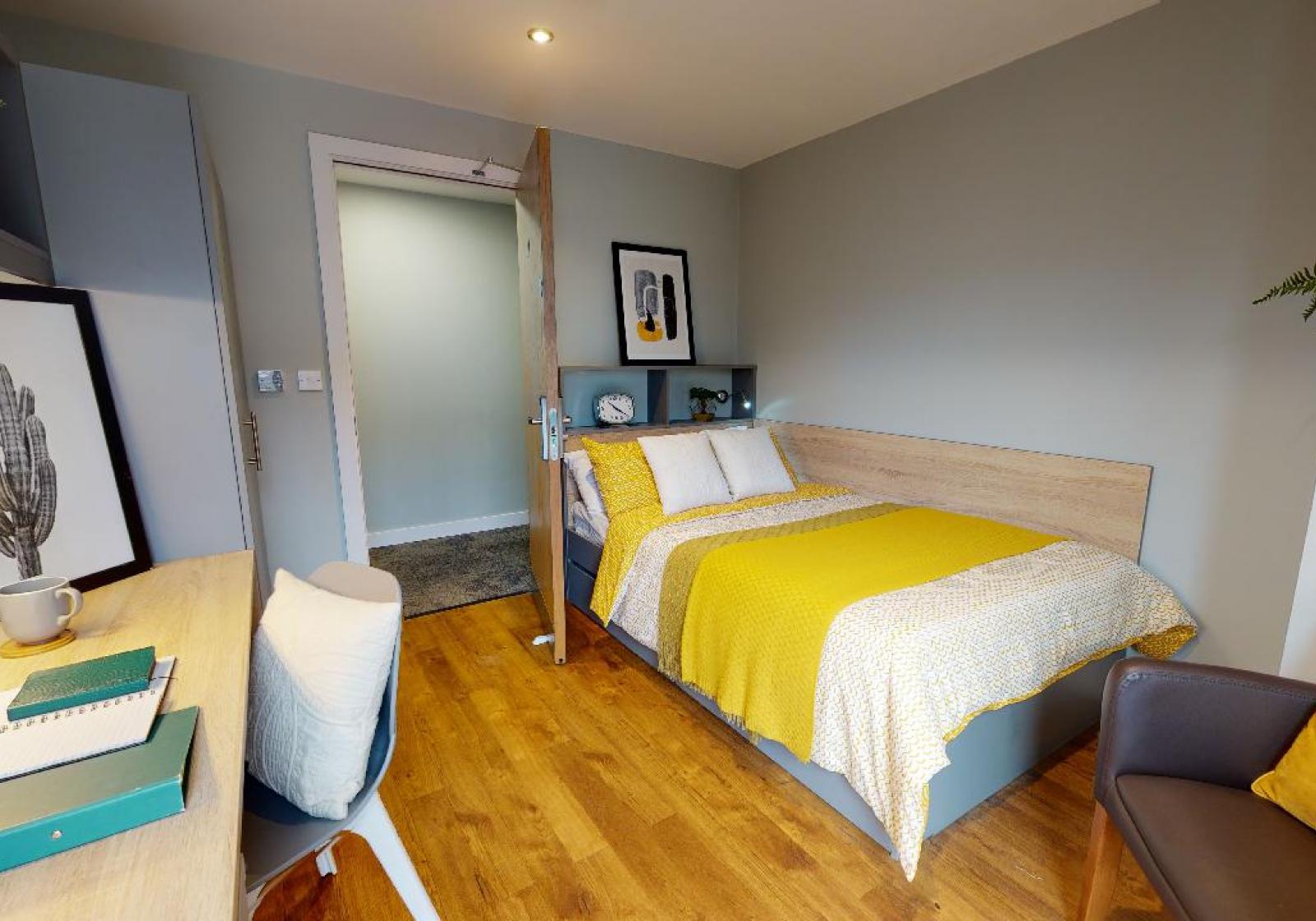 3-Bed Silver Room - Knight House - Gallery - 1