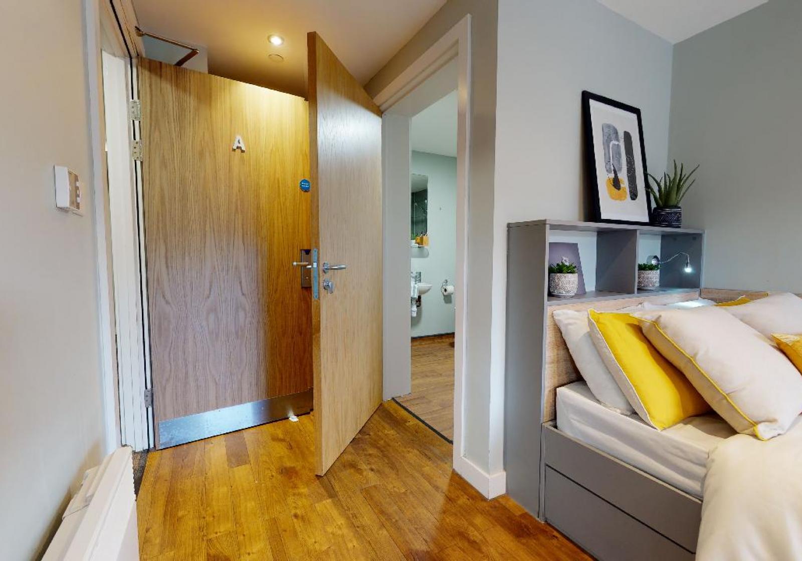  Bronze En-Suite Access  -  Knight House  - Gallery -  3