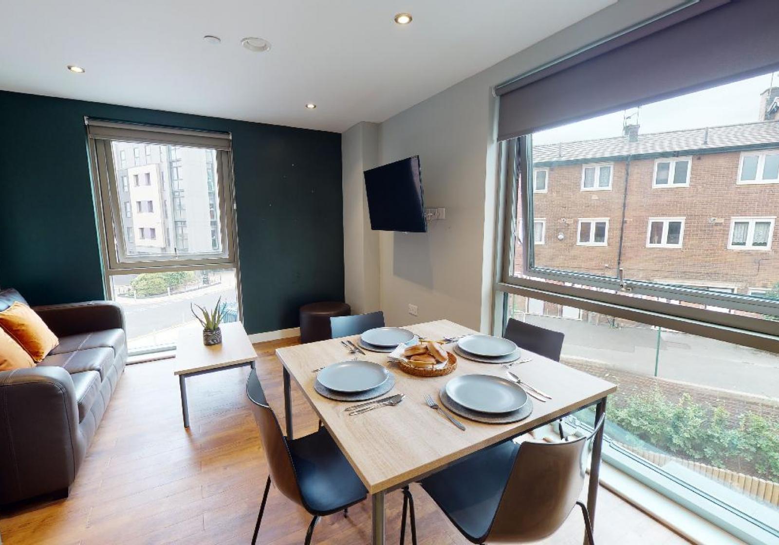 Bronze En-Suite Access - Knight House - Gallery - 2