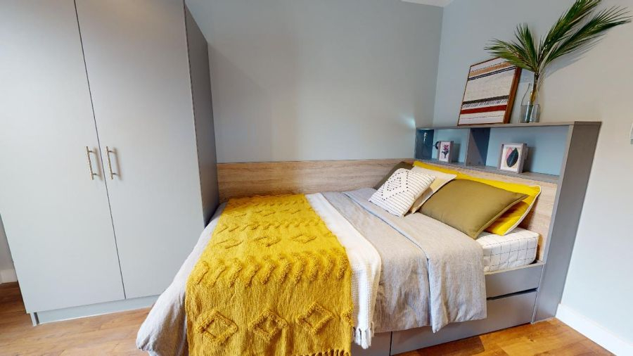  5-Bed Silver Apartment  -  Knight House  - Gallery -  1