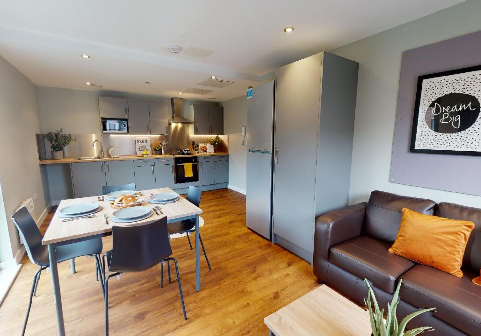3-Bed Bronze Room - Knight House - Gallery - 2
