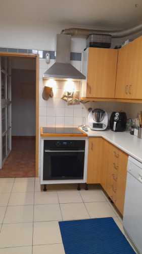 Homely double bedroom in Alta de Lisboa