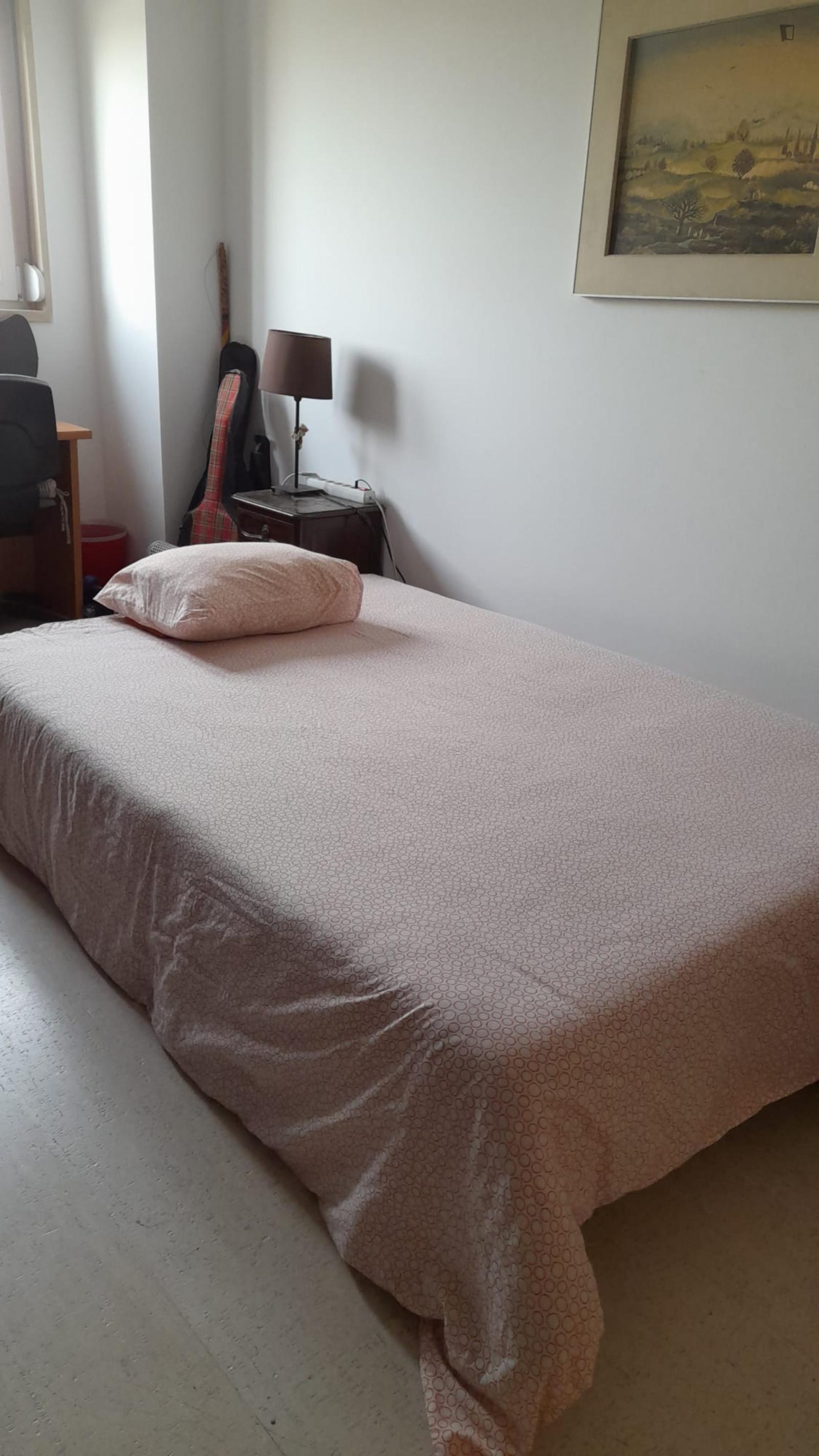 Homely Double Bedroom In Alta De Lisboa - Homely double bedroom in Alta de Lisboa - Gallery - 1
