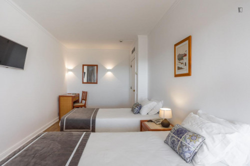 Elegant two-bedroom flat in a hotel with swimming pool and tennis court - Gallery - 6