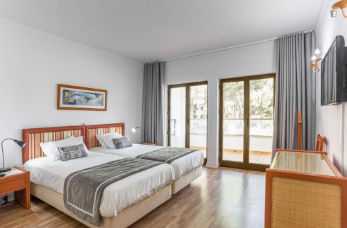 Amazing flat in a hotel with swimming pool and gym