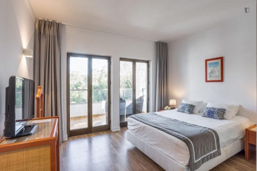 Amazing flat in a hotel with swimming pool and gym