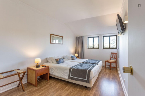 Amazing flat in a hotel with swimming pool and gym