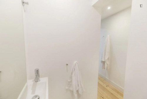 Amiable 2-bedroom apartment close to ISEG