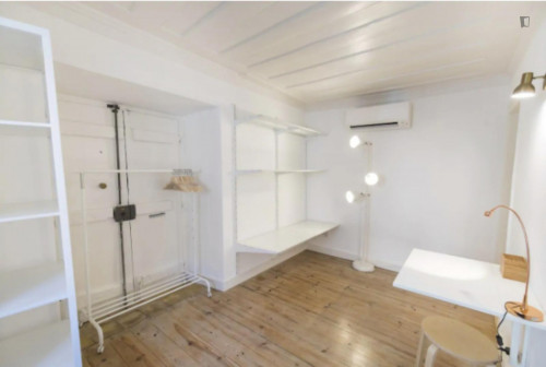 Amiable 2-bedroom apartment close to ISEG - Gallery - 16