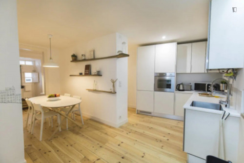 Amiable 2-bedroom apartment close to ISEG - Gallery - 38