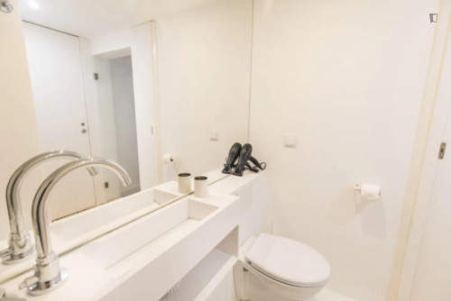 Amiable 2-bedroom apartment close to ISEG - Gallery - 6