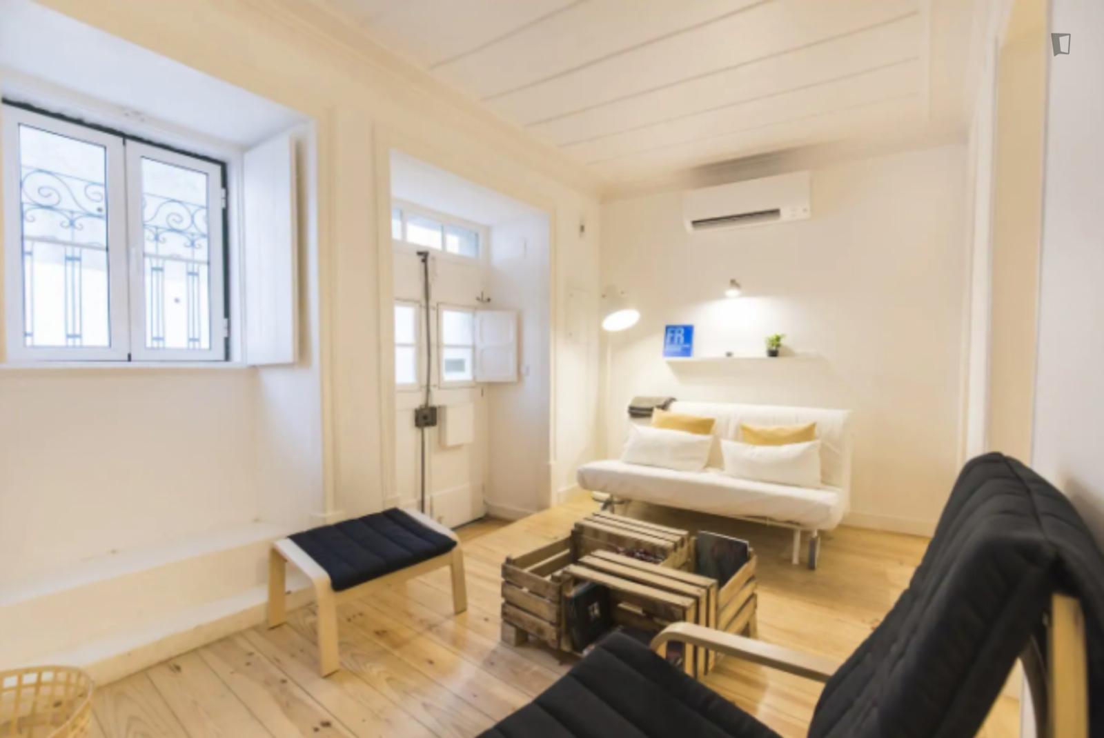 Amiable 2-Bedroom Apartment Close To ISEG - 1