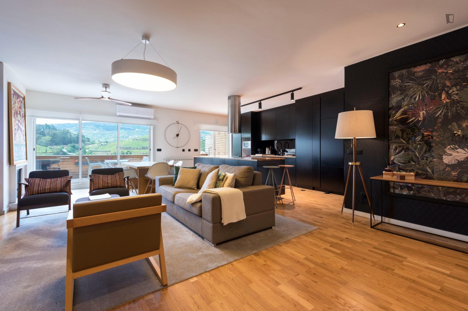 Large And Modern 3-Bedroom Flat Near The Régua Train Station  -  Large and modern 3-bedroom flat near the Régua train station  - Gallery -  1