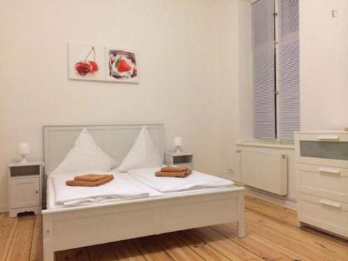 Pretty nice double bedroom near the Zoo in very central Charlottenburg district - Gallery - 2