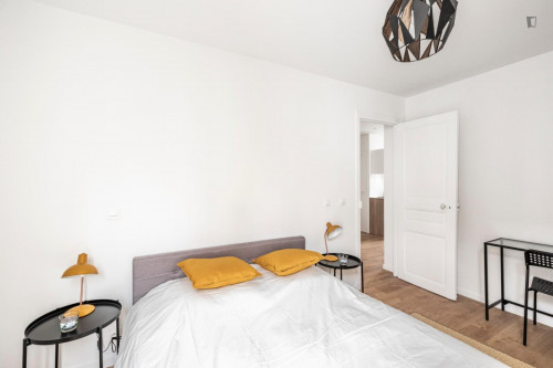Beautiful 1-bedroom apartment near Bécon Les Bruyères transport station