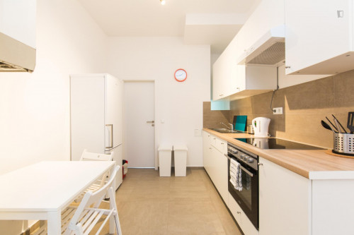 Spacious single bedroom in a 5-bedroom apartment near U Grenzallee (Berlin) metro station