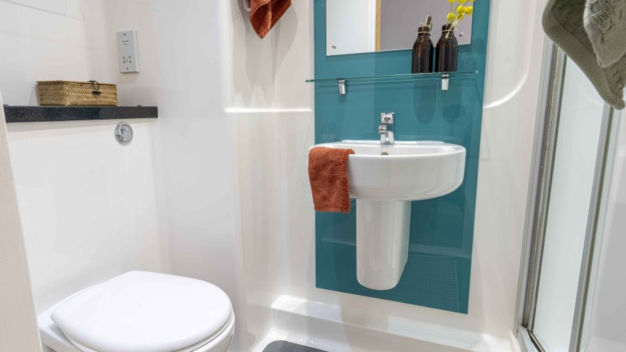  Silver En-Suite  -  iQ Abacus House  - Gallery -  6