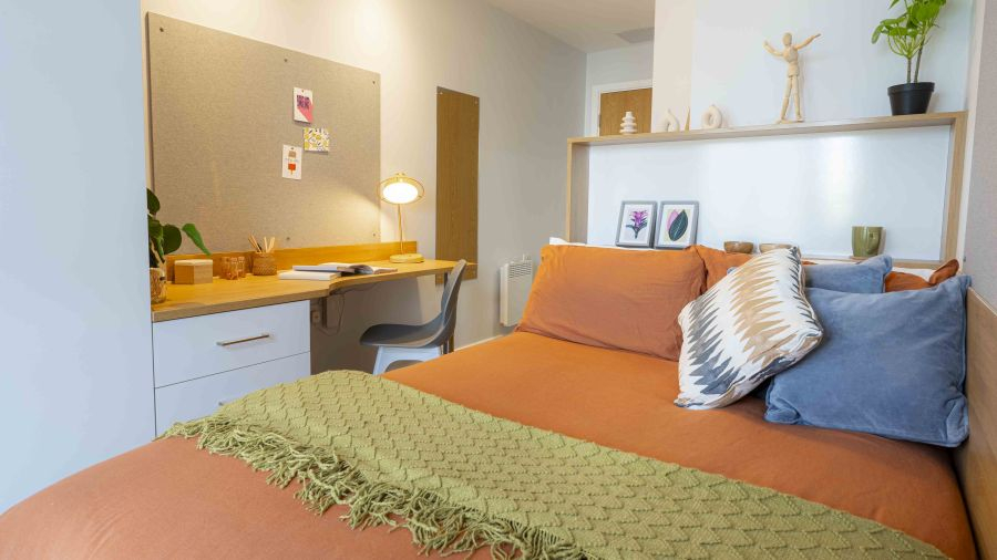  Silver En-Suite  -  iQ Abacus House  - Gallery -  3