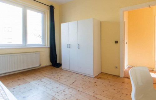 Great room in 2-bedroom apartment in Neukölln