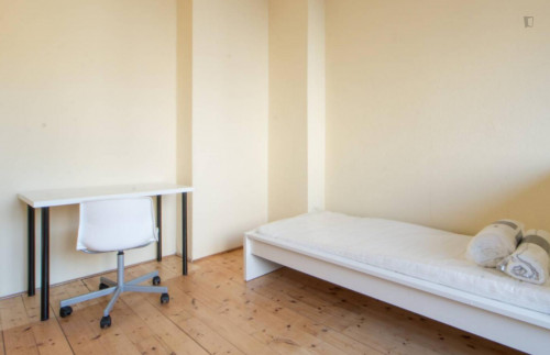 Great room in 2-bedroom apartment in Neukölln