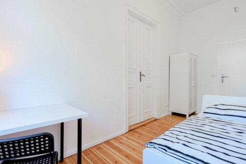 Bright single bedroom in shared apartment near centre