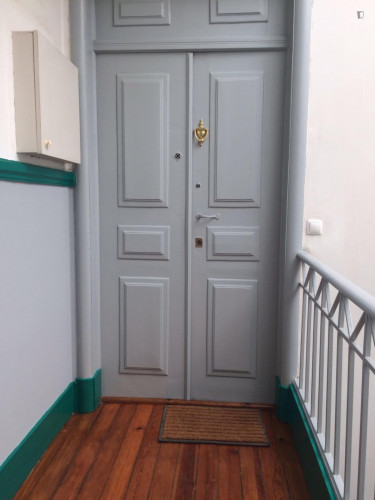 Single blind bedroom n7 in a 8-bedroom apartment - Gallery - 11