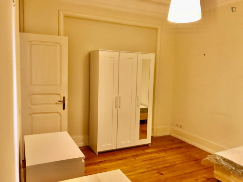 Single blind bedroom n7 in a 8-bedroom apartment - Gallery - 33