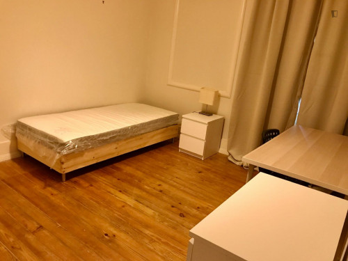 Single blind bedroom n7 in a 8-bedroom apartment - Gallery - 32