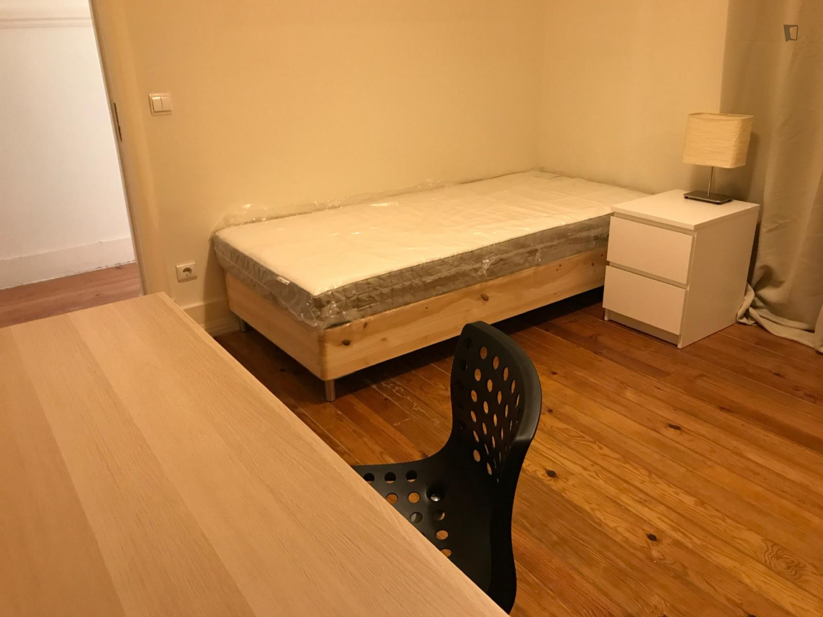 Single Blind Bedroom N7 In A 8-Bedroom Apartment - 1