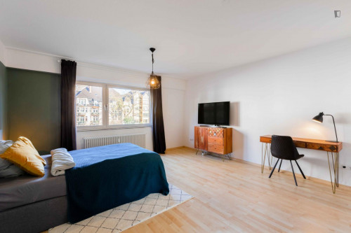 Nice double bedroom in a 5-bedroom apartment in Cologne