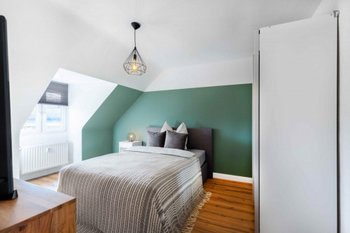 Charming Elegant double bedroom in a 4-bedroom apartment in Pempelfort