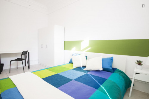 Inviting double bedroom in a large flat in El Fort Pienc