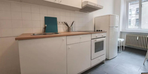 Charming single bedroom in a 4-bedroom apartment near Reuterplatz park
