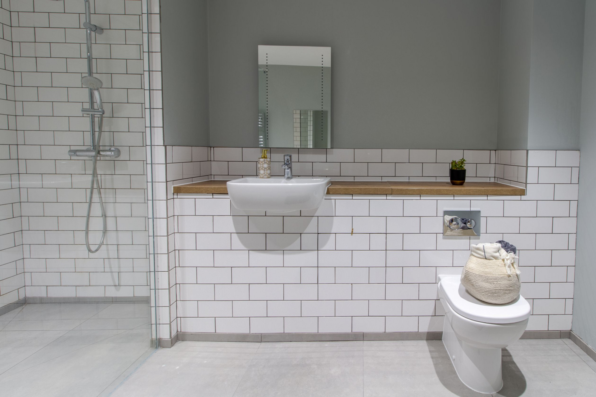  Prestige Accessible Studio  -  Crown House  - Gallery -  8