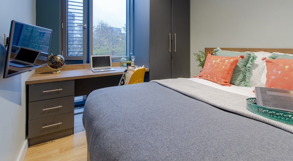  2 Bed Flat  -  Crown House  - Gallery -  2
