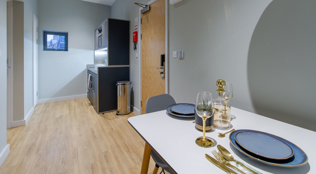  2 Bed Flat  -  Crown House  - Gallery -  10