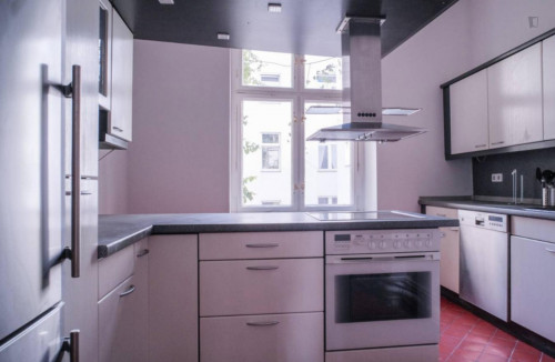 Great room in 5-bedroom apartment