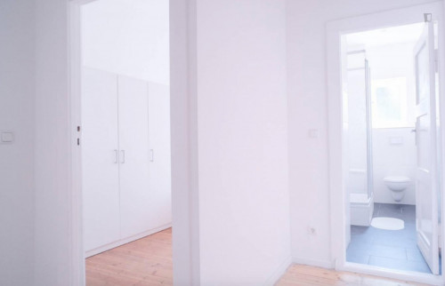 Bright single bedroom in 3-bedroom apartment - Gallery - 16