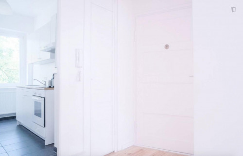 Bright single bedroom in 3-bedroom apartment - Gallery - 14