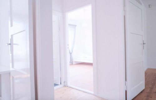 Bright single bedroom in 3-bedroom apartment - Gallery - 15