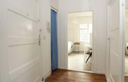 Harmonious room with enclosed balcony in 2-bedroom apartment in Neukölln - Gallery - 14