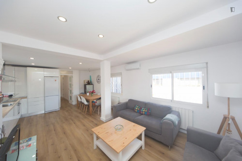 Cosy single bedroom in the Pajaritos neighbourhood