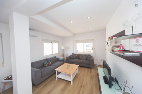 Cosy single bedroom in the Pajaritos neighbourhood