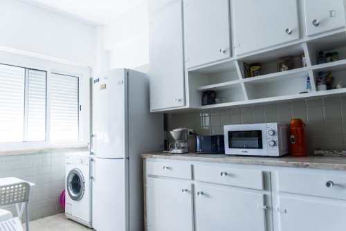 Light single room in 5-bedroom apartment, close to Cidade Universitária - Gallery - 25