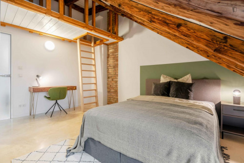 Cozy single bedroom in a 5 bedroom apartment in Altstadt-Lehel