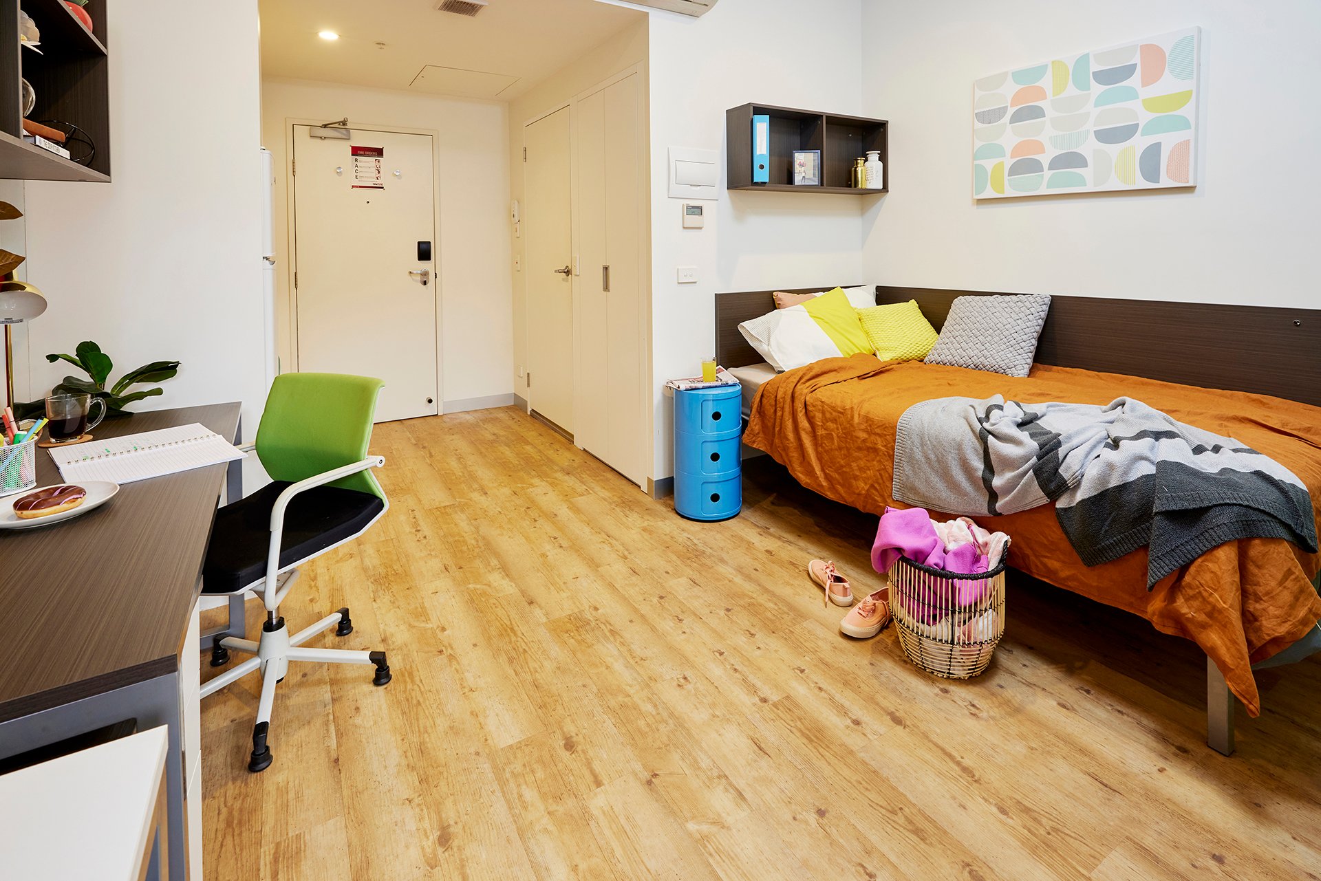 Ultra Twin King Single Bed Apartment - Scape Berkeley 1 - Gallery - 2