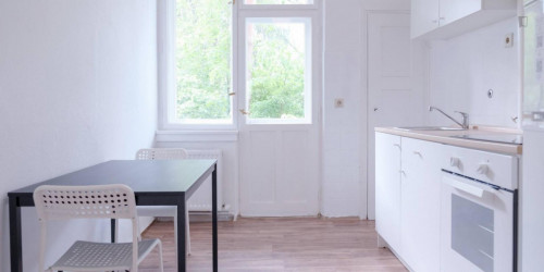 Spacious single bedroom with balcony in nice area - Gallery - 8