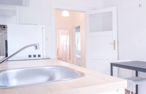 Spacious single bedroom with balcony in nice area - Gallery - 9